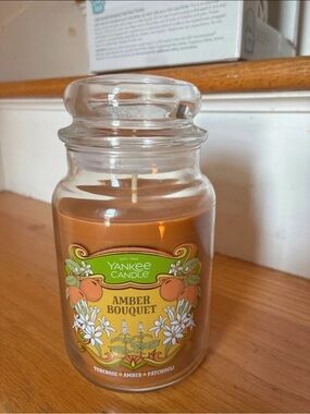 Yankee Candle Amber Bouquet Large Jar Candle in Amber Brown